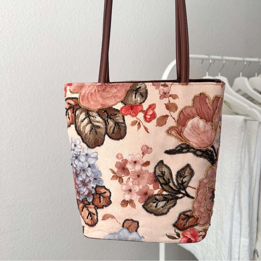 Vintage Floral Beaded Tote Bag - Picture 10 of 17